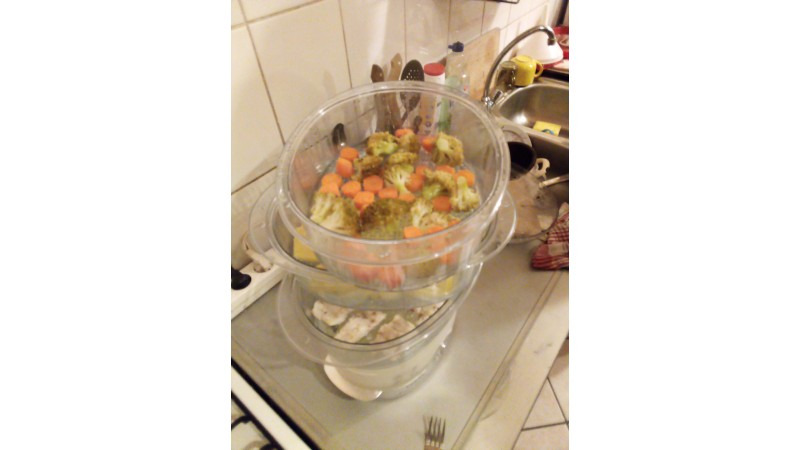 Na zdjęciu porcja zdrowych warzyw gotowanych na parze